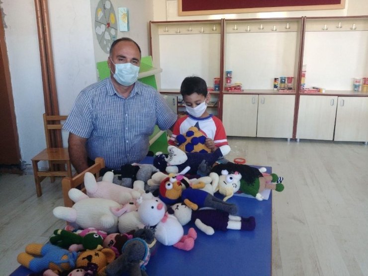 Yumaklar sevgi ile örülüp çocuklarla buluştu