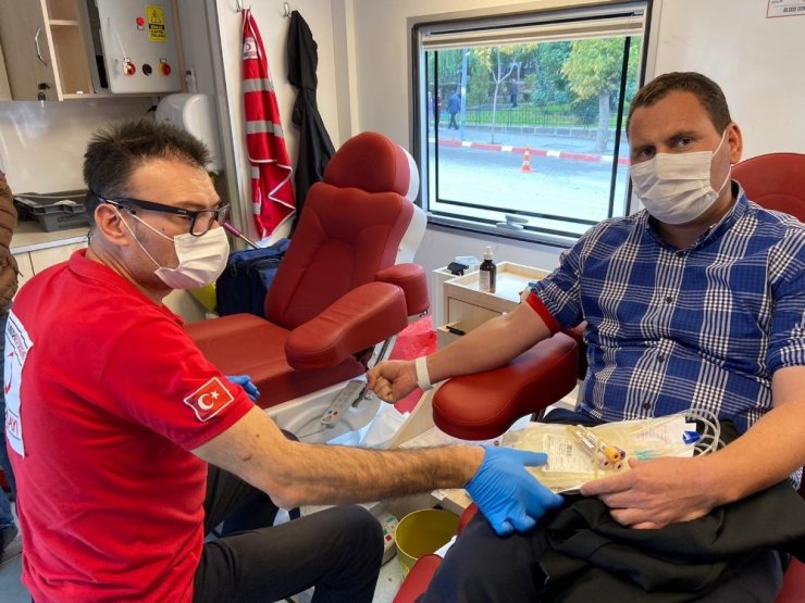 Afyonkarahisar’da müftülük personeli ve imam hatipler kan bağışında bulundu