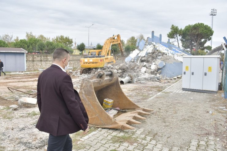 İlyas Bayram Stadyumu tribünü yenileniyor