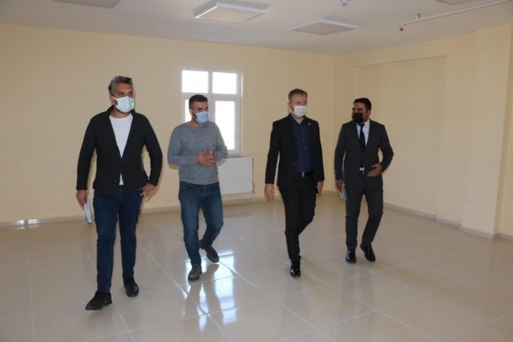 Kaymakam Yelek yapımı tamamlanan öğrenci yurdunda incelemelerde bulundu