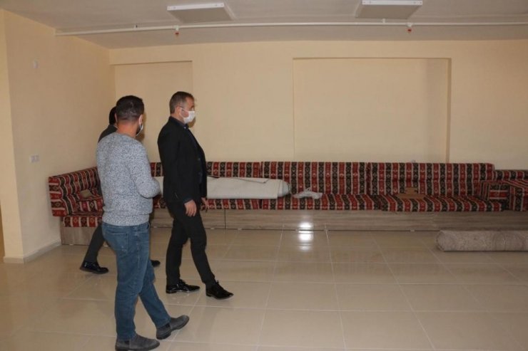Kaymakam Yelek yapımı tamamlanan öğrenci yurdunda incelemelerde bulundu