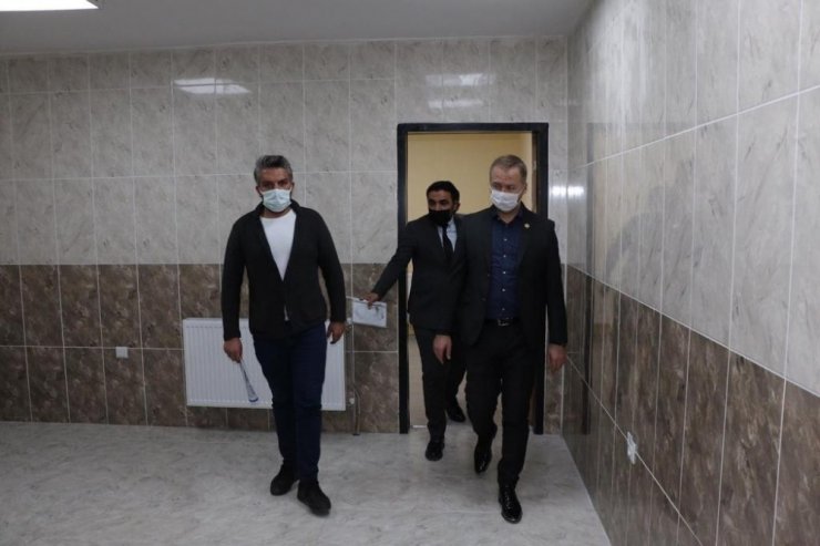 Kaymakam Yelek yapımı tamamlanan öğrenci yurdunda incelemelerde bulundu