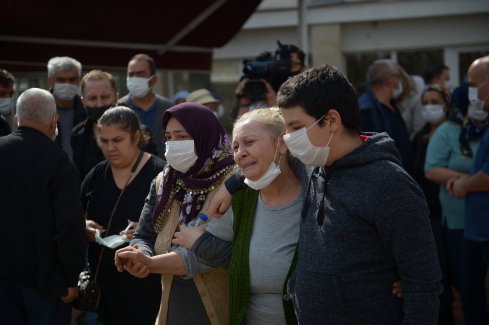 Boşanma duruşmasından hemen önce öldürülen kadın defnedildi