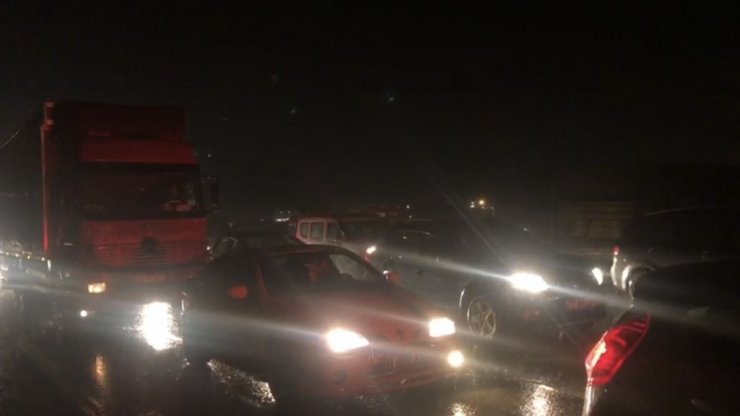 Bursa’da yağış nedeniyle kilometrelerce kuyruk oluştu