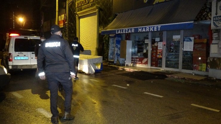 Saniyeler içinde marketi soydular