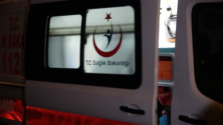 Yaptığı yemeği yemedi diye eşini bıçakladı