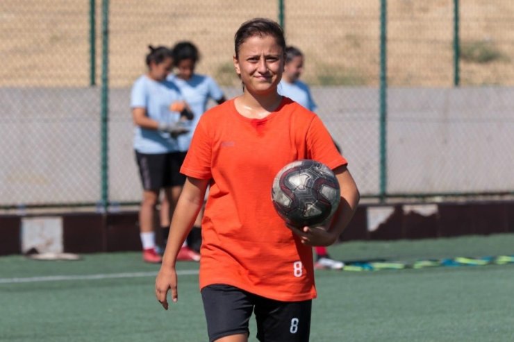 Horozkent’in 5 kızı U19 Kadın Milli Takımı’na seçildi