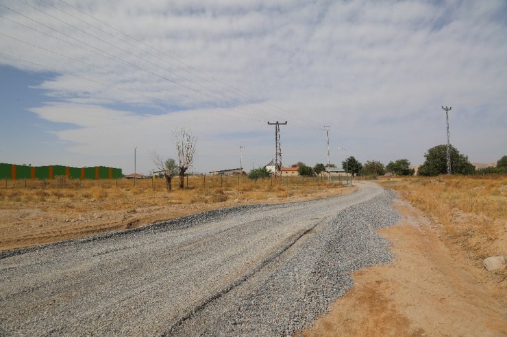 Arıtma tesisi yolu asfalt serimi için hazır