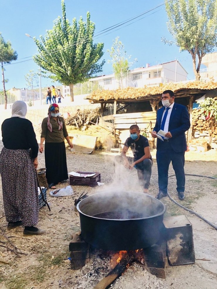 Kaymakam Kılınç kırsal mahallelerde maske dağıttı