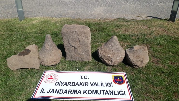 Diyarbakır’da Asur dönemine ait üzeri kabartma yazılı taş ele geçirildi