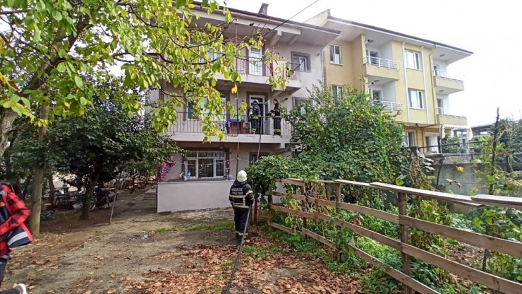Mutfakta çıkan yangın kısa sürede söndürüldü