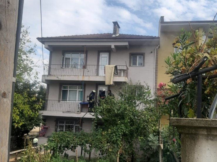 Mutfakta çıkan yangın kısa sürede söndürüldü