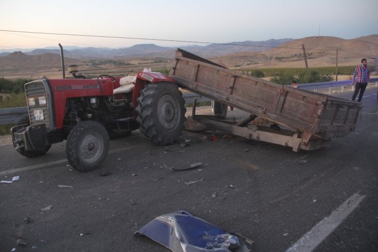 Römorka çarpan otomobil hurdaya döndü: 1 ağır yaralı