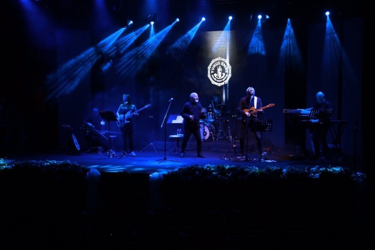 Esenler’de kültür sanat sezonu Mazhar Alanson konseri ile açıldı