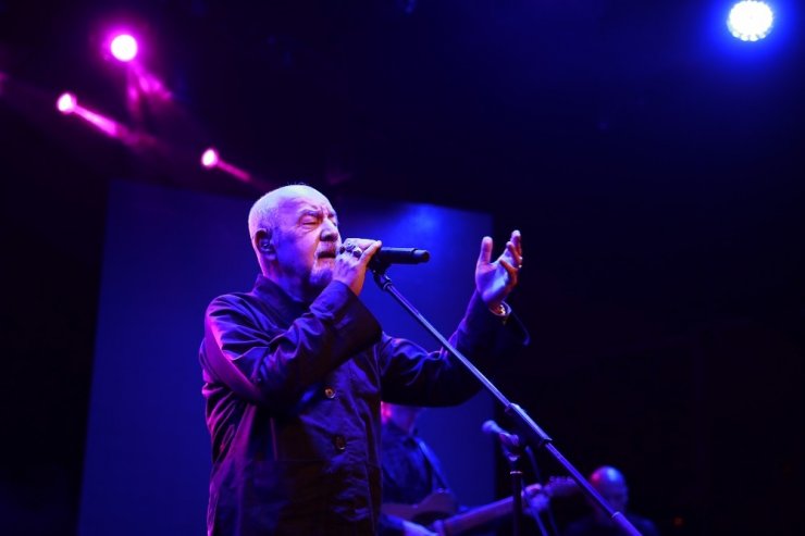 Esenler’de kültür sanat sezonu Mazhar Alanson konseri ile açıldı