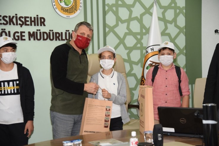 Kendileri küçük yürekleri büyük