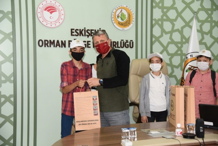 Kendileri küçük yürekleri büyük