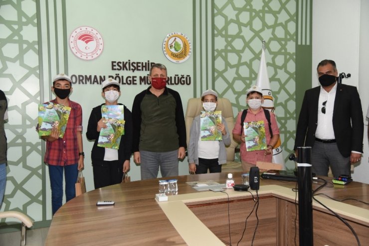 Kendileri küçük yürekleri büyük