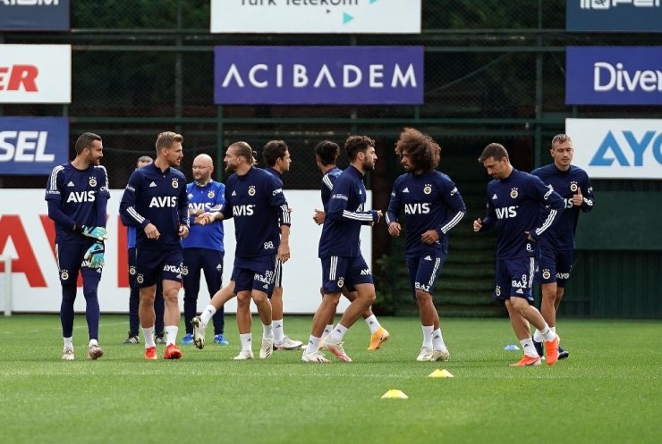 Fenerbahçe, milli arada çalışmalarını sürdürdü