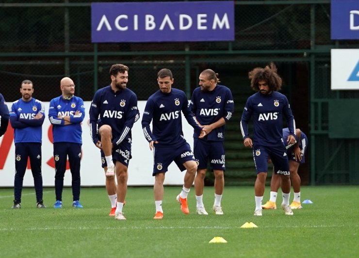 Fenerbahçe, milli arada çalışmalarını sürdürdü