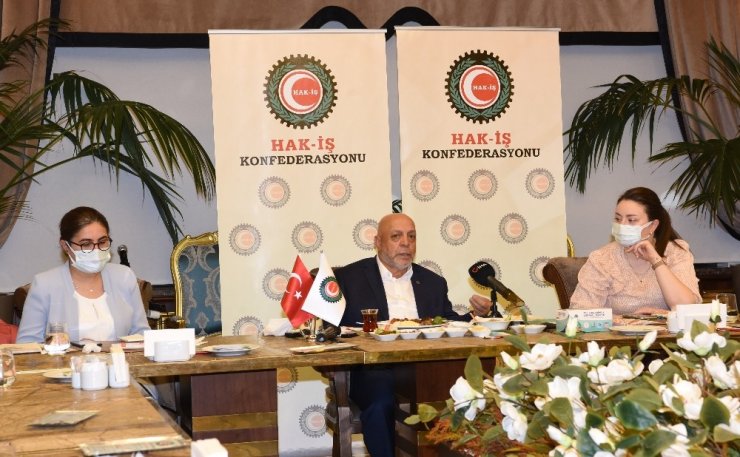 HAK-İŞ Genel Başkanı Arslan: "Bizim için birinci gündem maddesi 696 sayılı kanun hükmündeki kararnamenin 1 Kasım itibari ile yeni bir aşamaya gelmiş olması"