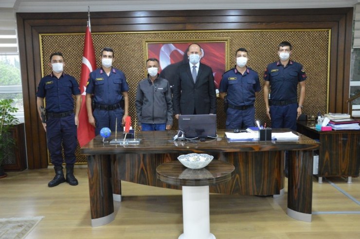 Çiftçilerin ürünlerini çalan şahıslar jandarmadan kaçamadı