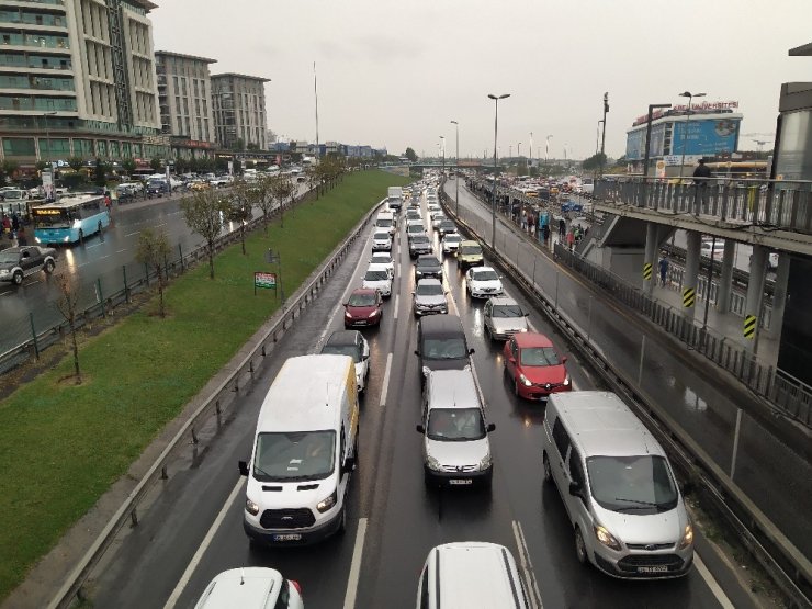 İstanbul’da trafik durma noktasına geldi