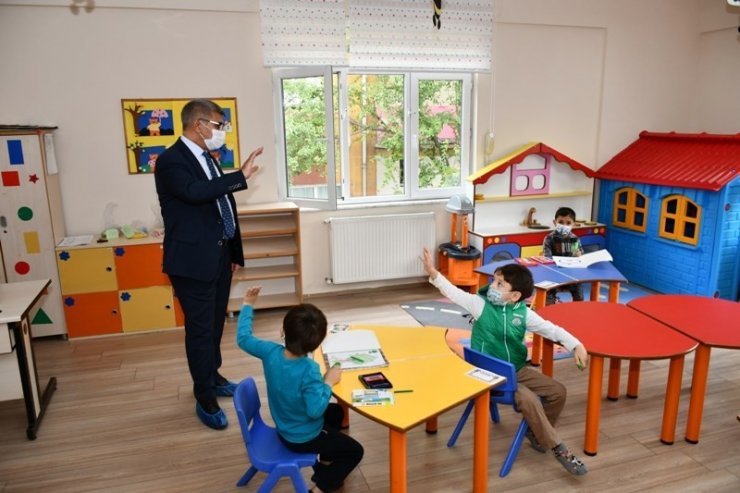 Vali Gürel’den okullara ziyaret