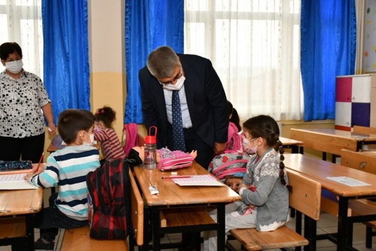 Vali Gürel’den okullara ziyaret