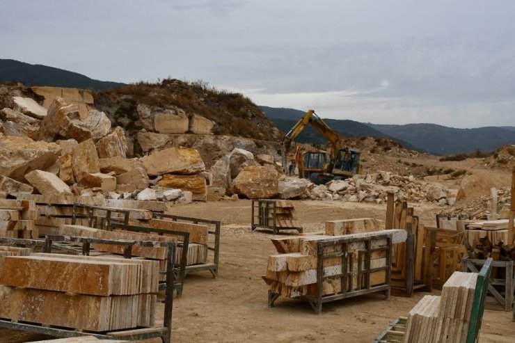 Vali Gürel, Sarı Traverten hakkında bilgi aldı