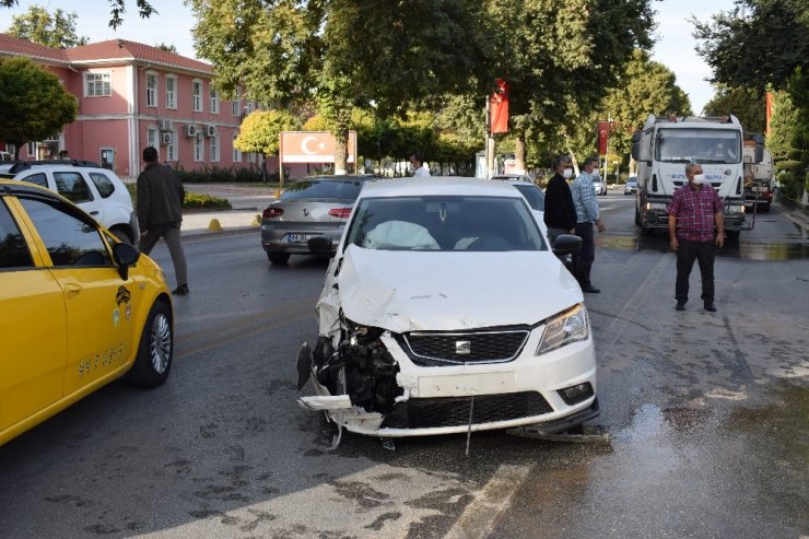 Malatya’da iki otomobil çarpıştı: 1 yaralı