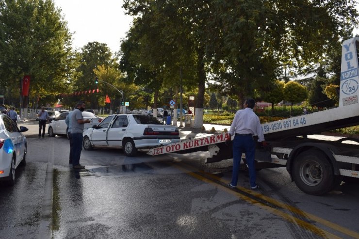 Malatya’da iki otomobil çarpıştı: 1 yaralı