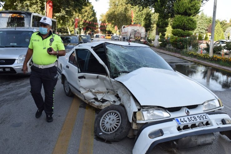 Malatya’da iki otomobil çarpıştı: 1 yaralı