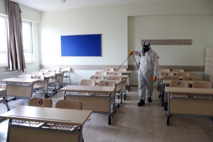 Merkezefendi Belediyesi okulları dezenfekte etti