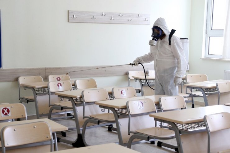 Merkezefendi Belediyesi okulları dezenfekte etti