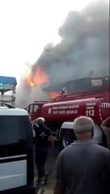 Mersin’de sanayi sitesinde yangın (1)