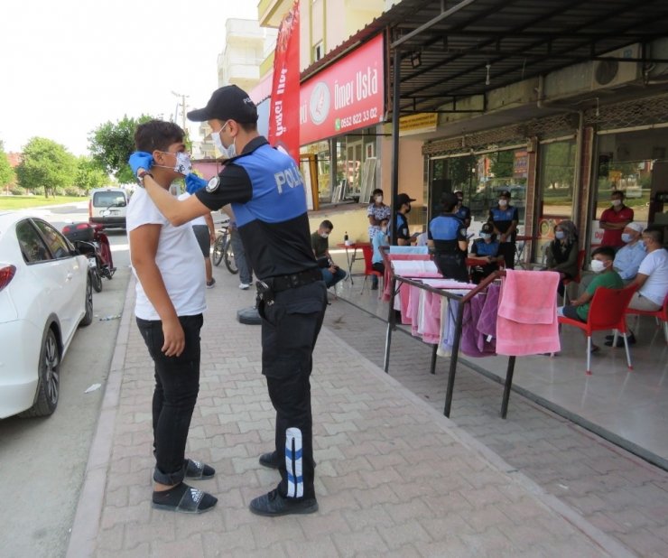Mersin’de vatandaşlar Covid-19’a karşı bilgilendirildi