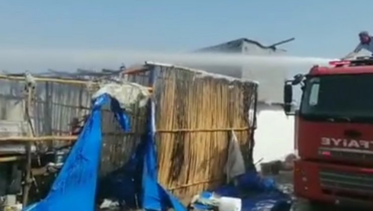 Tarım işçisi ailenin çadırı yandı