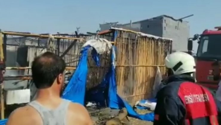Tarım işçisi ailenin çadırı yandı