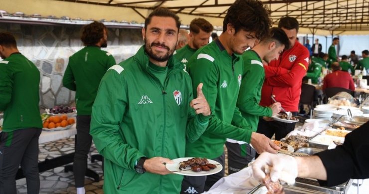 Bursaspor barbekü partisinde moral depoladı