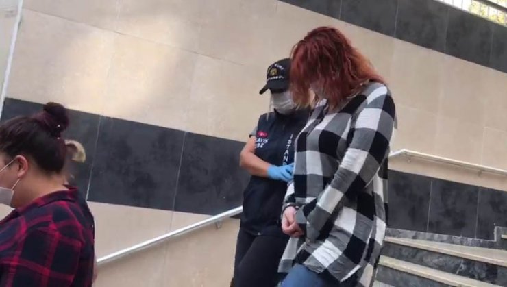 Buluştukları erkeklerin içeceğine uyku ilacı atıp gasp ettiler