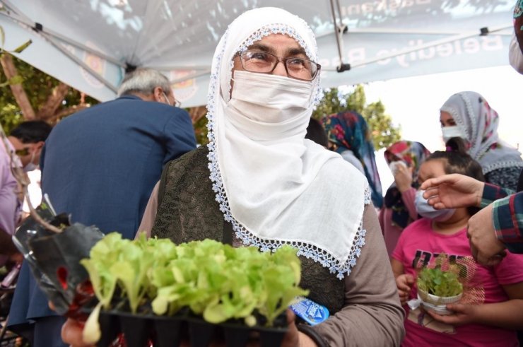 Tarsus’ta ücretsiz fide dağıtımı