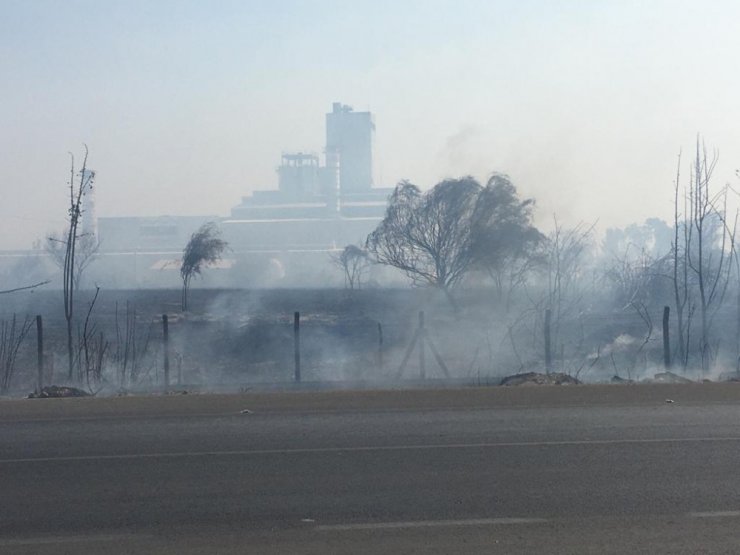 Yangın, Adana-Mersin’in trafik akışını kesti