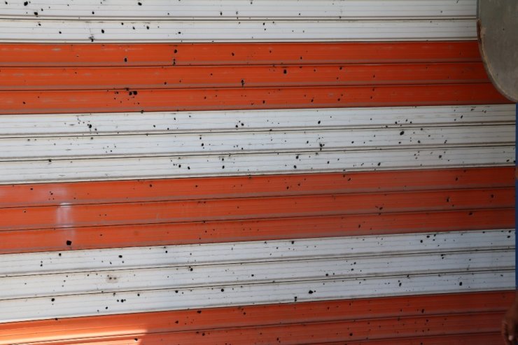 Teröristlerin attığı roketlerin izleri duruyor