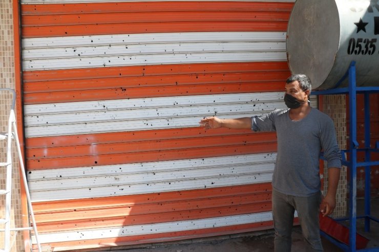 Teröristlerin attığı roketlerin izleri duruyor