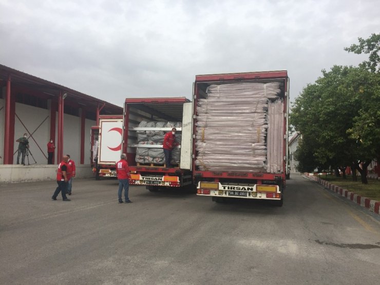 Türk Kızılay’dan Azerbaycan halkına 4 tır dolusu insani yardım