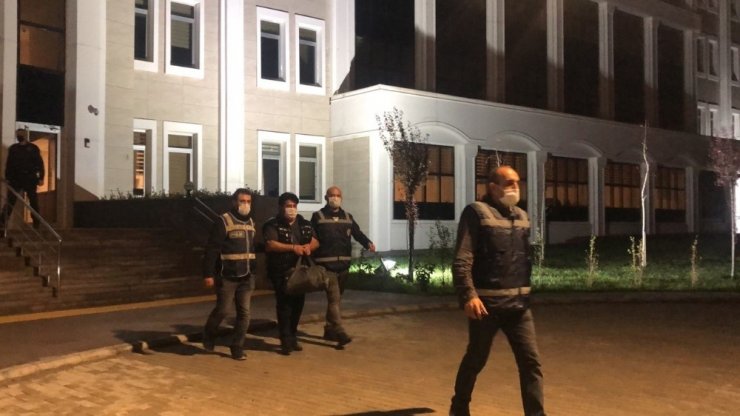 Bursa’da sahte kimlik operasyonu: 2 kişi gözaltında