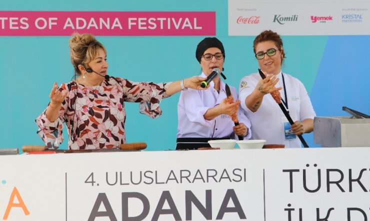 Adana Lezzet Festivali’nde kadın şefler mangal başına geçti