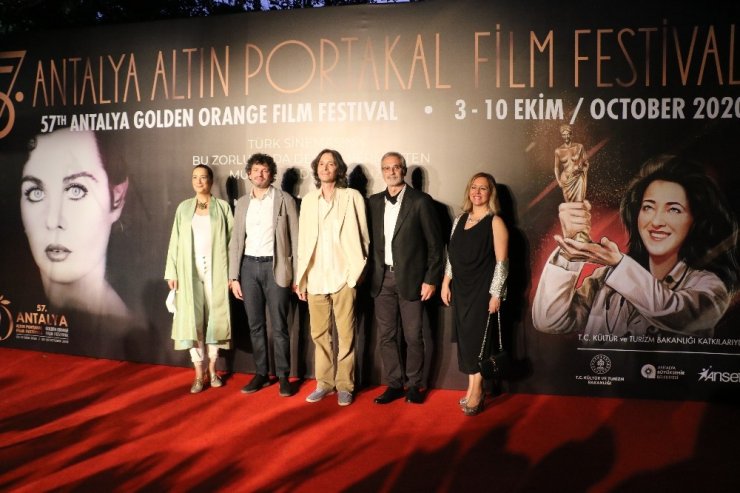 57. Antalya Altın Portakal Film Festivali’nde kırmızı halı şıklığı