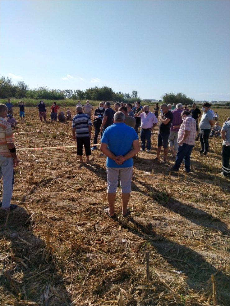 Sera atıklarını temizlerken traktörün altında kalan çiftçi hayatını kaybetti